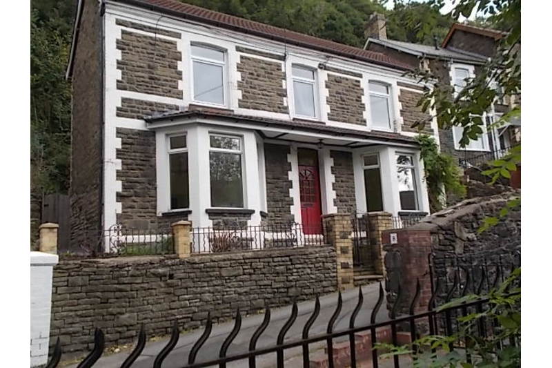 Robert Holder Estate Agents In Newbridge Property For Sale and Rent